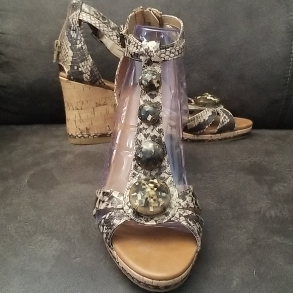 Libby Edelman wedge sandal - Picture 2 of 9